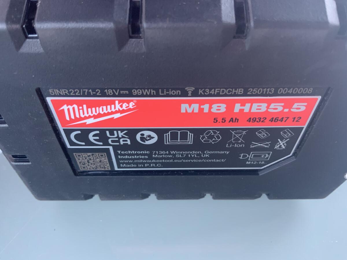 Milwaukee Akku Fettpresse M18GG mit Akku 5.5 Ah und Lader NEU 2