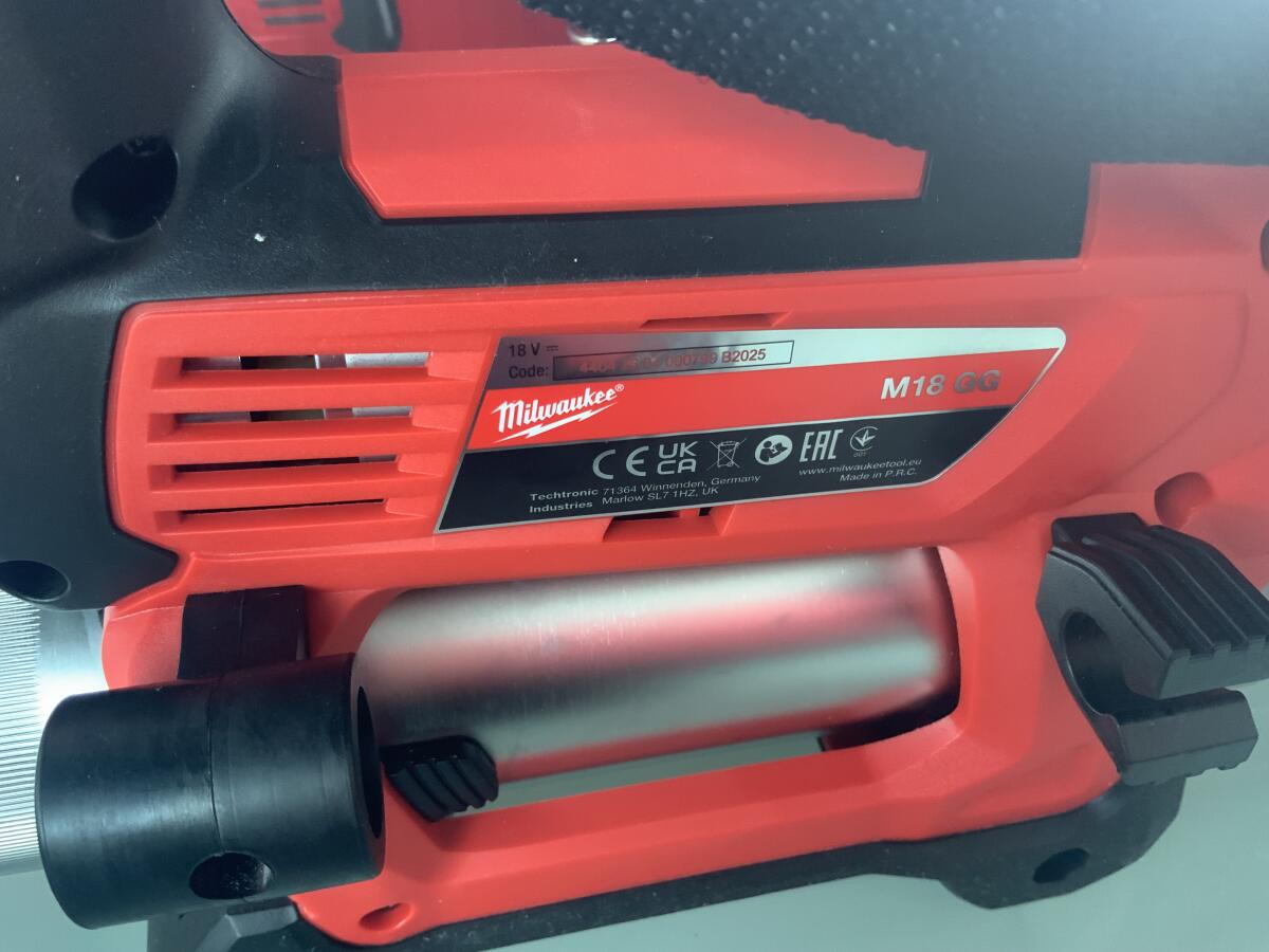 Milwaukee Akku Fettpresse M18GG mit Akku 5.5 Ah und Lader NEU 3