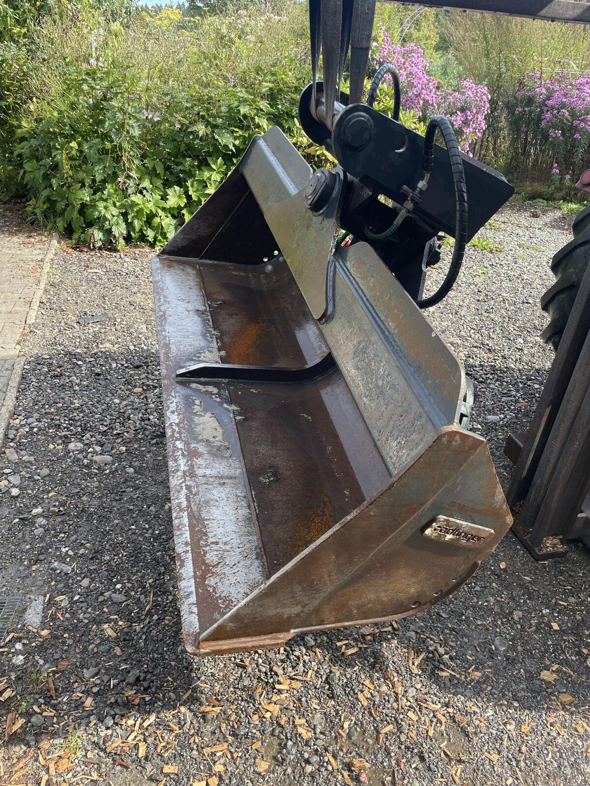 Rädlinger Schwenkschaufel, Grabenräumlöffel, Planierlöffel 1