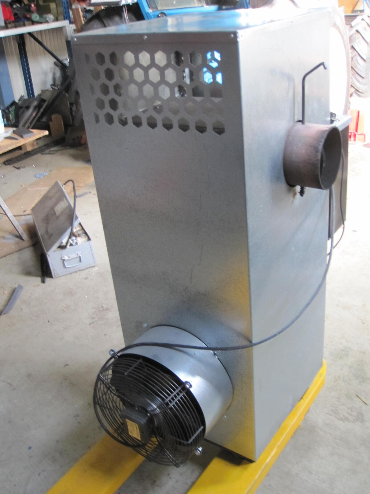 Warmluft-Werkstattofen für feste und flüssige Brennstoffe 1