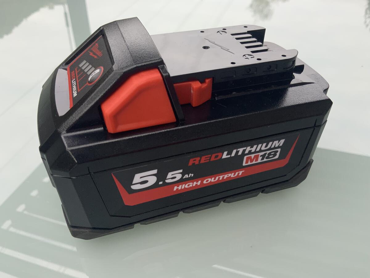 Milwaukee Akku-Kombi-Bohrhammer + HIGH OUTPUT Akku 5.5Ah Neu 3