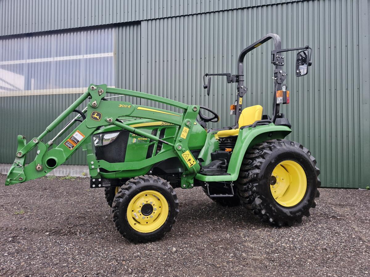 John Deere 3038E mit Frontlader Kommunaltrecker Kleintraktor 1