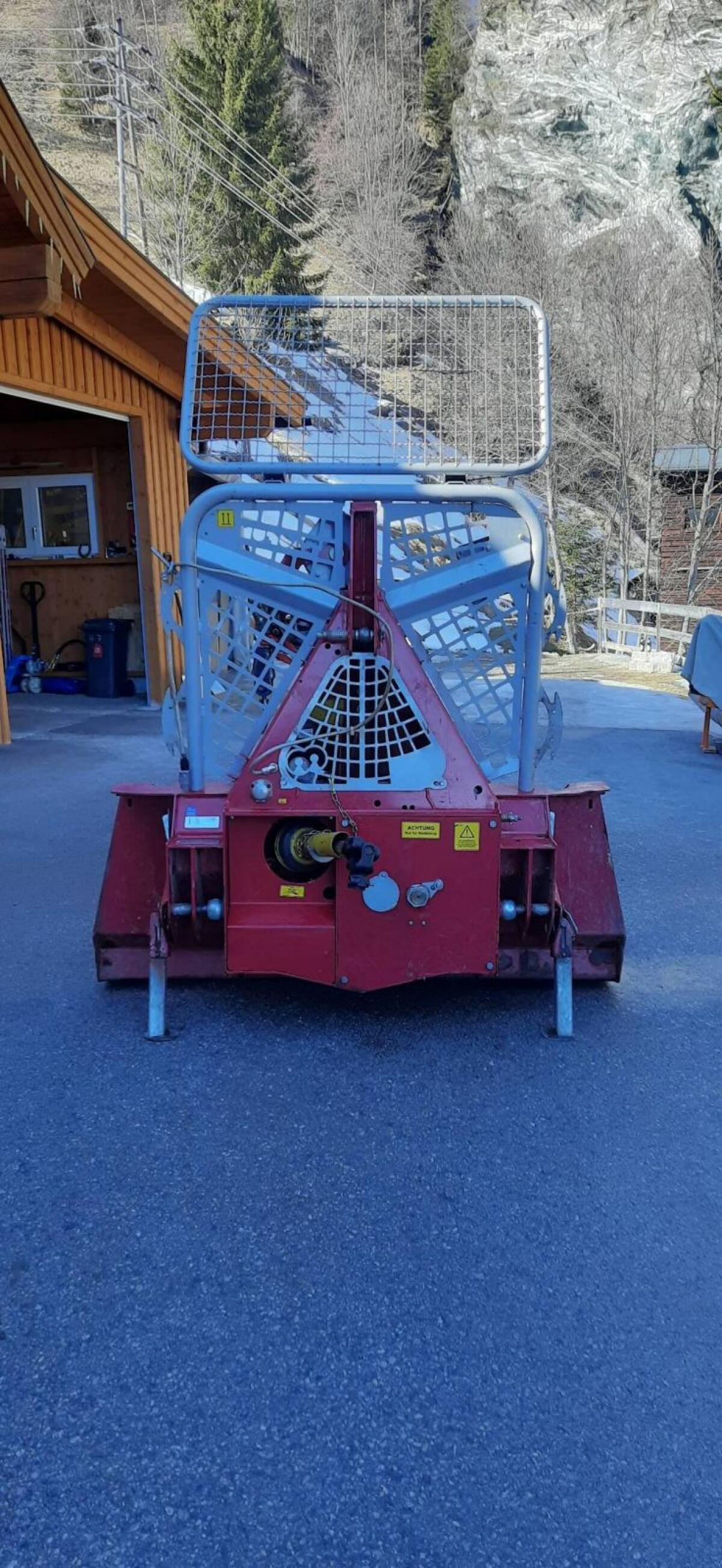 Tajfun EGV-65 AHK mit Funk 3