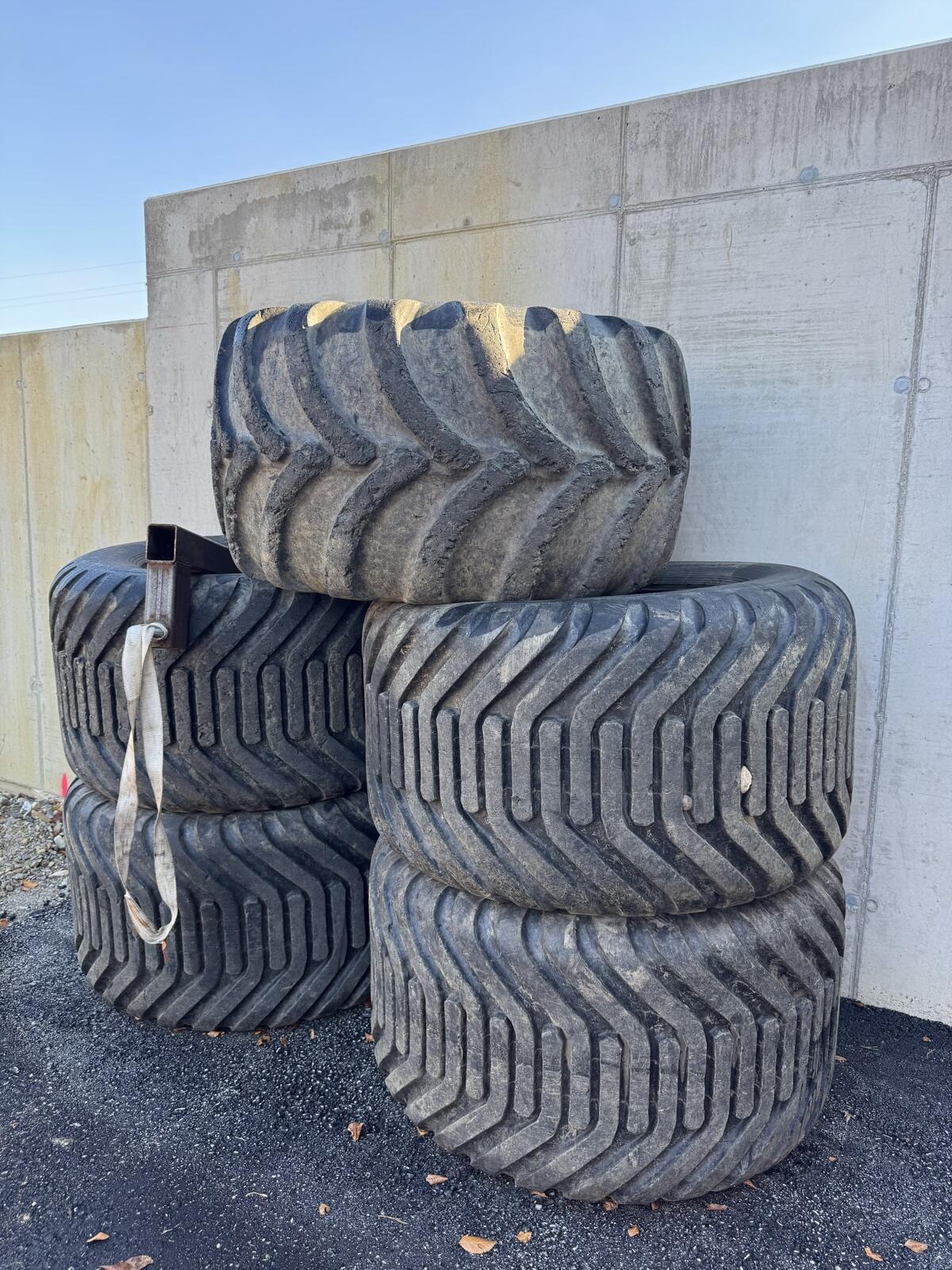 4-5 Stk. Reifen 700/50-26,5 1