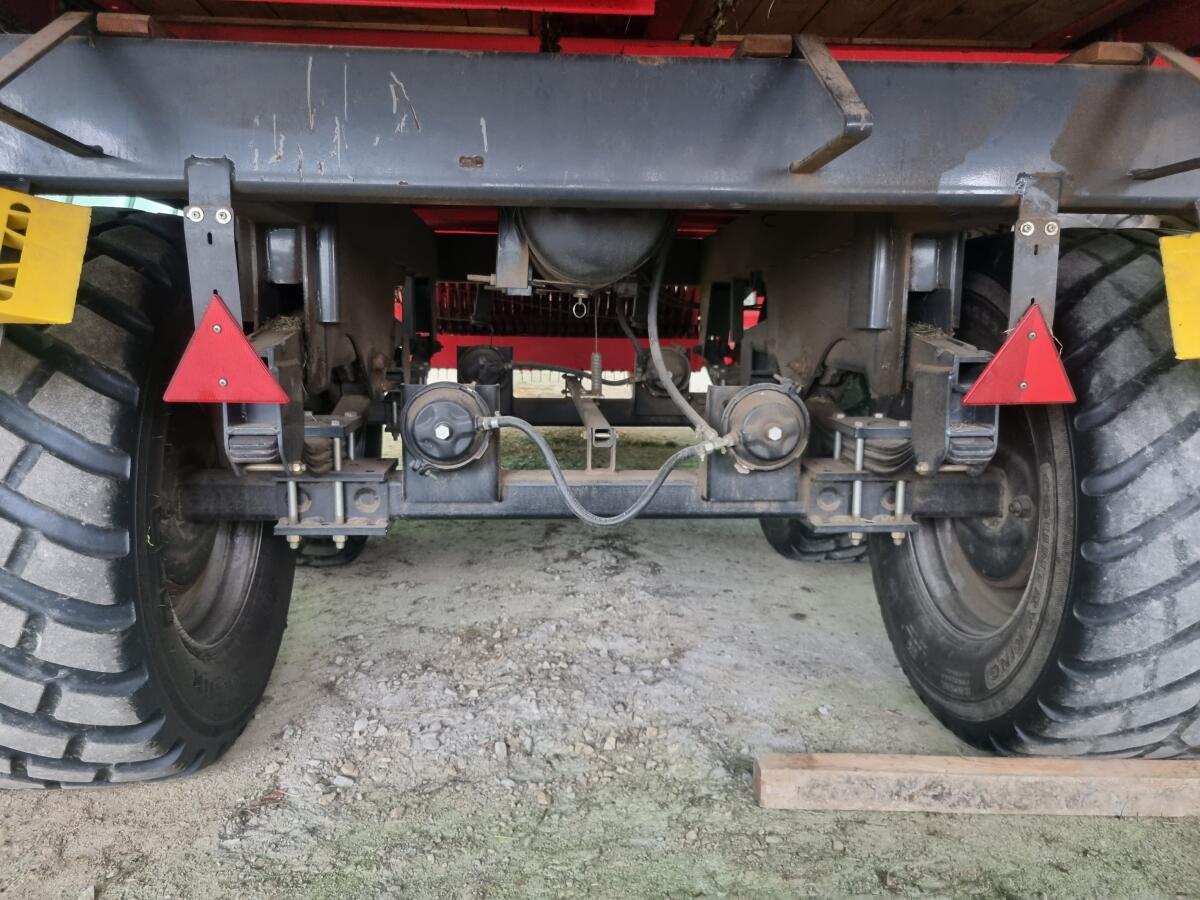 Ladewagen Pöttinger Faro 4000 2