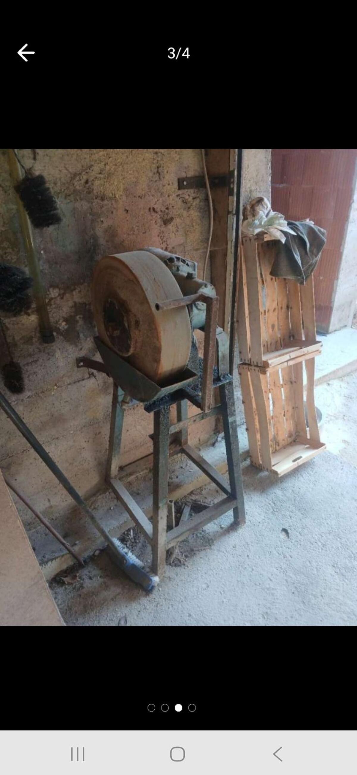 Wasserschleifmaschine mit Naturstein, Schleifmaschine 3