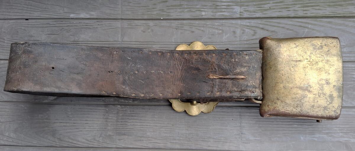 Kuhglocke Kuhschelle mit Lederriemen und Messingschnalle 2