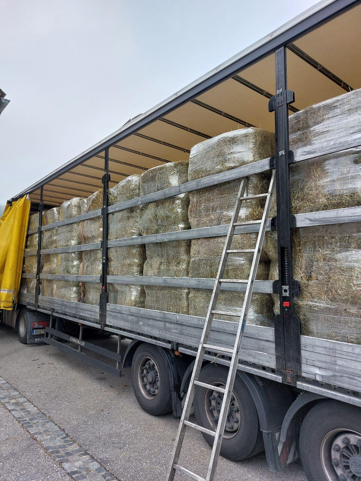 Verkaufe Rund- und Kleinballen mit Warmluft belüftet 1
