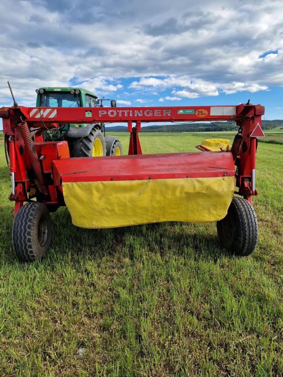 Gezogenes Heckmähwerk Pöttinger 3