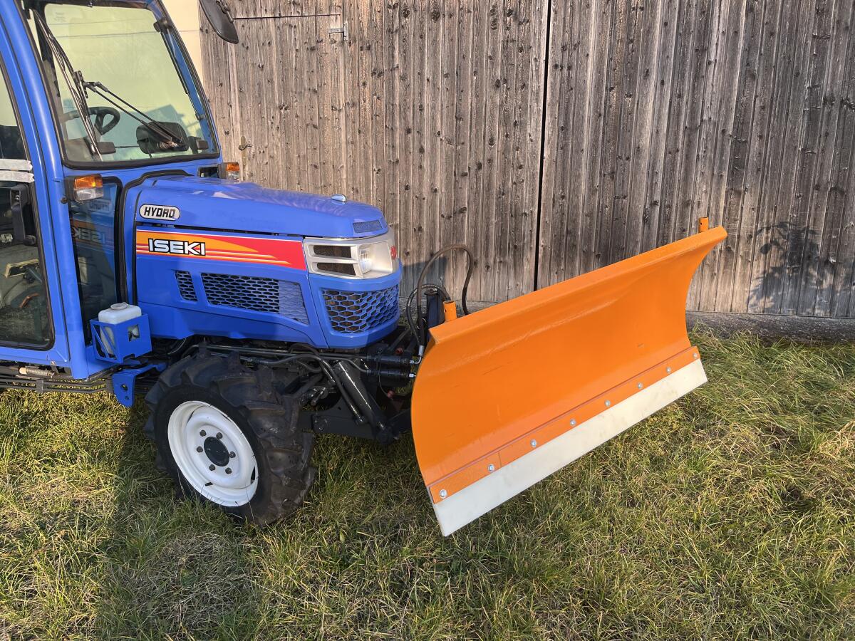 ISEKI TH 4260 FH mit Schneepflug 1