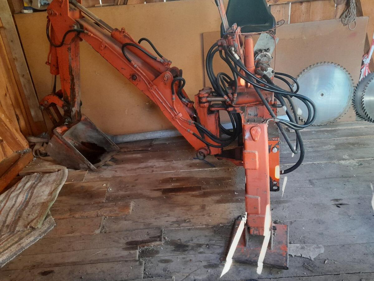 Traktor Heckbagger 1