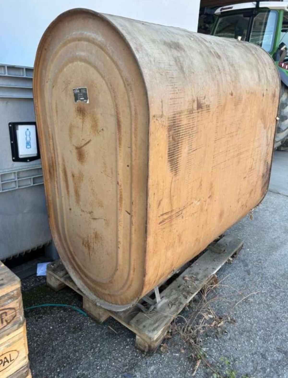 Kermi 620 l Heizöl- bzw. Dieseltank 1