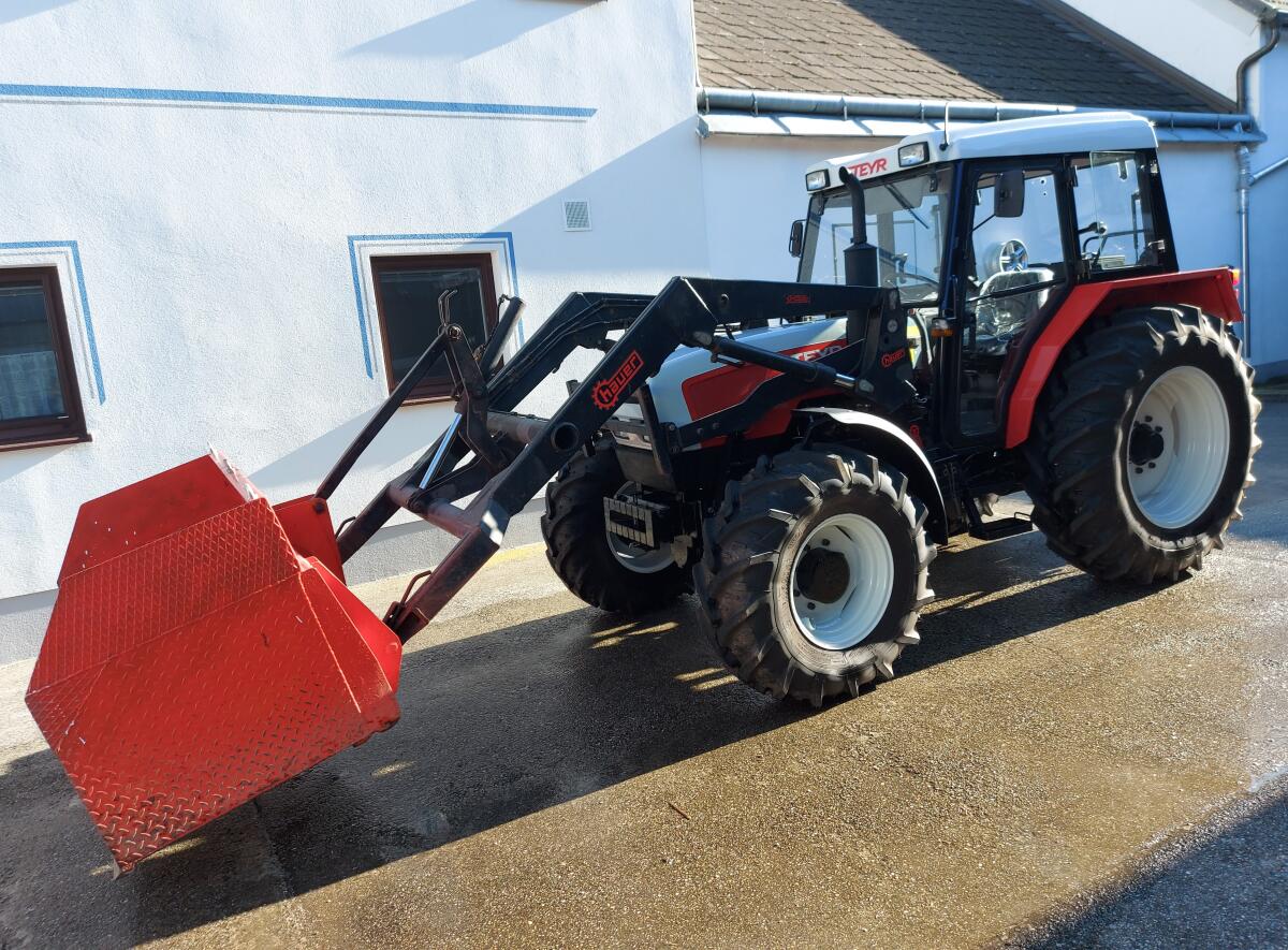 Steyr 964 A Case 2024 mit Hauer Frontlader, Schaufel 2