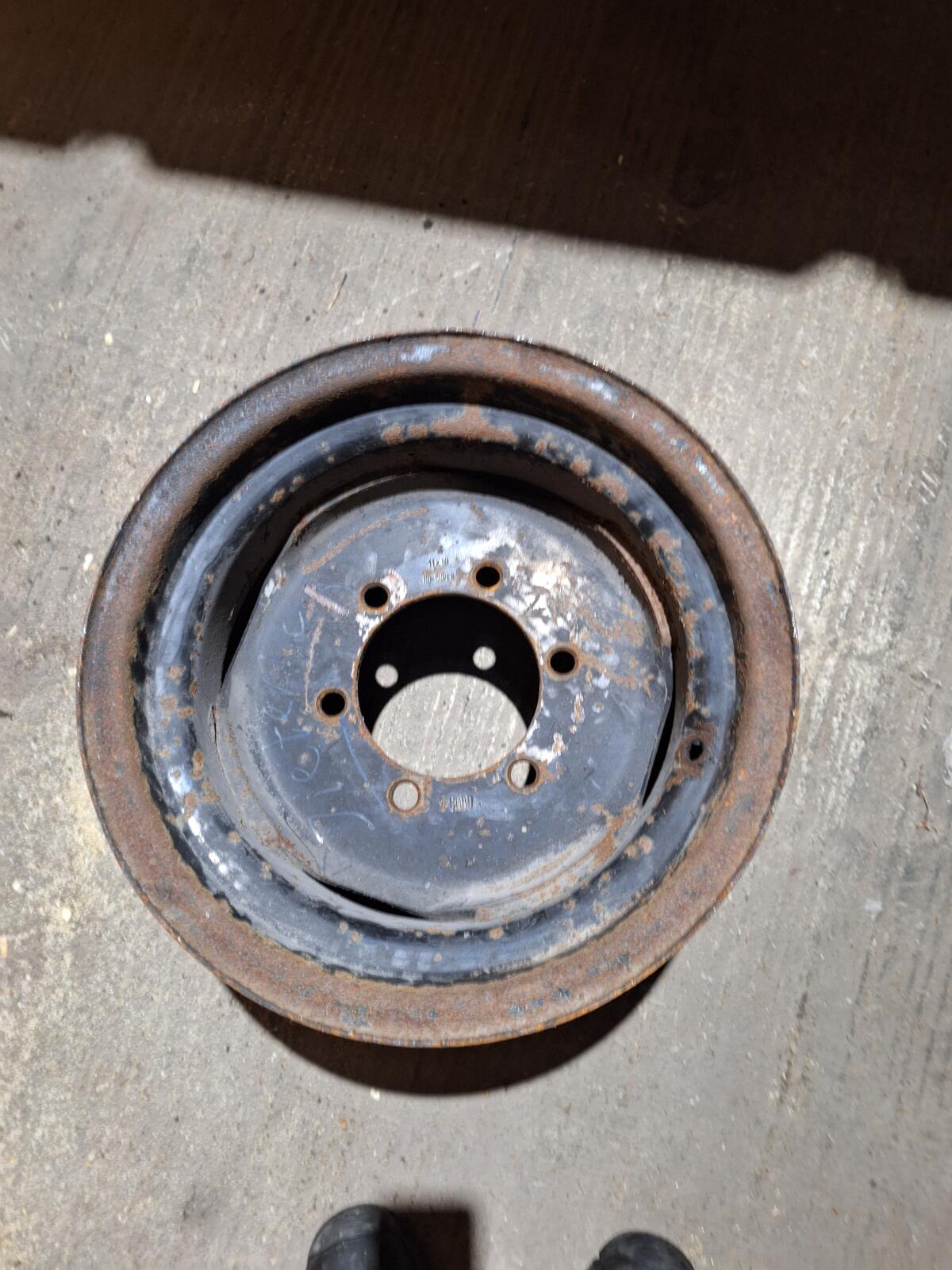 Reifen mit Felgen 340/65 R18 2