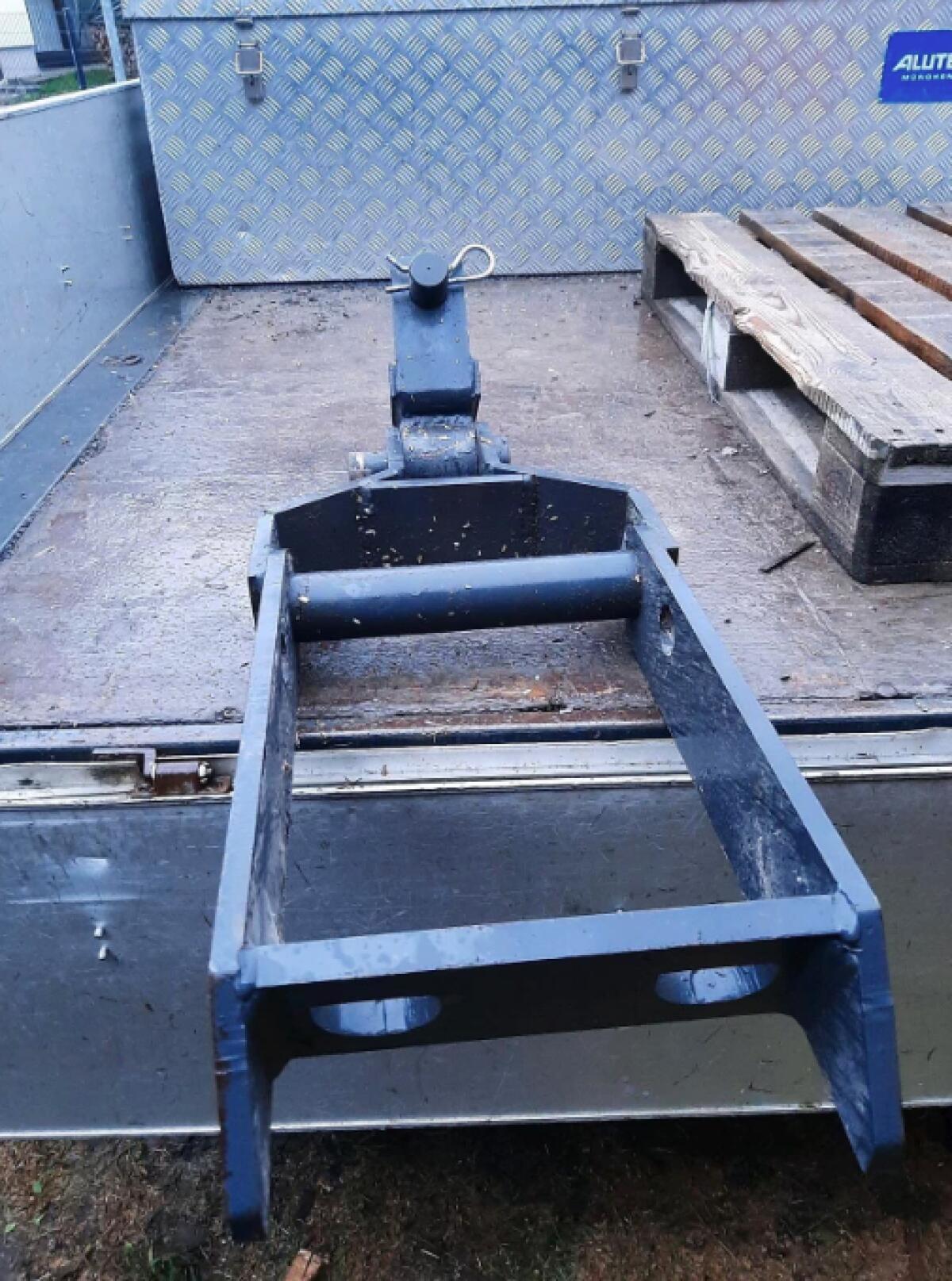 Anbaubock für Pendelgelenk 2