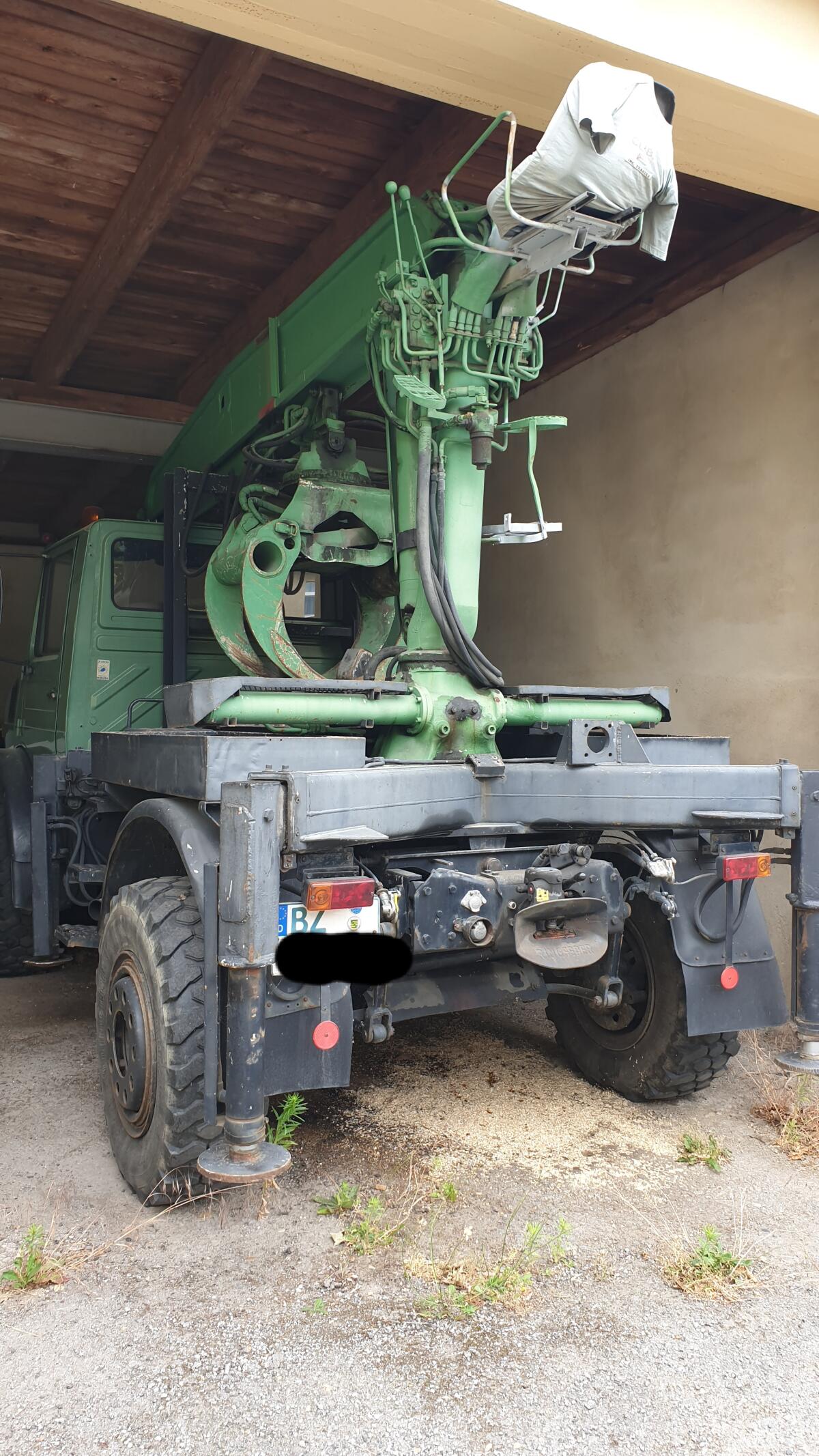 Unimog U 1700 4x4 mit Ladekran 3