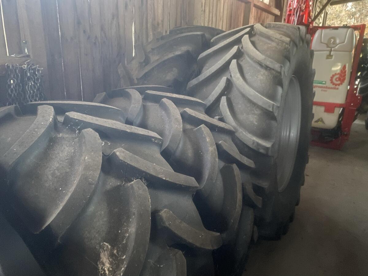 Reifen 650/65R38 und 540/65R28 1