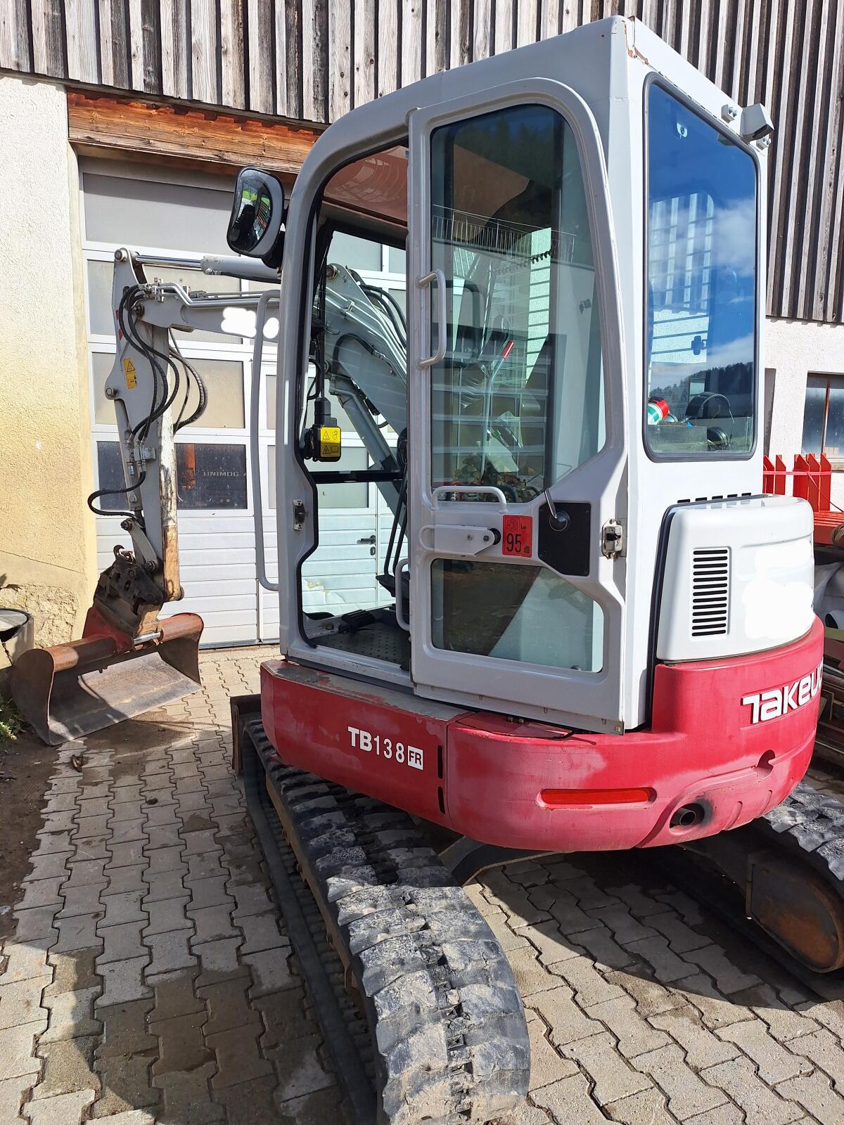 Bagger Takeuchi TB 138FR mit Powertilt 2