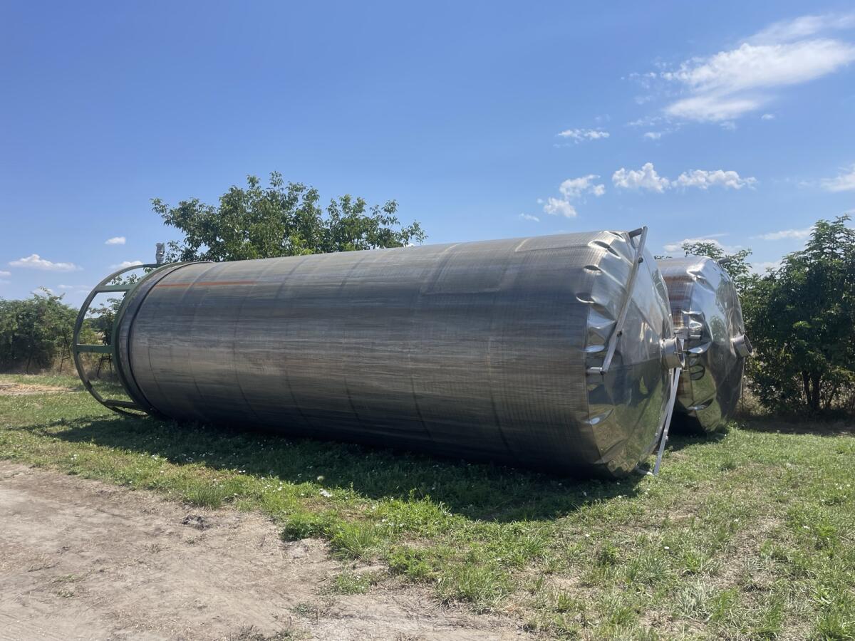 50 m³ (50.000 l) EDELSTAHL- und Säurebeständige STANDTANKS 2