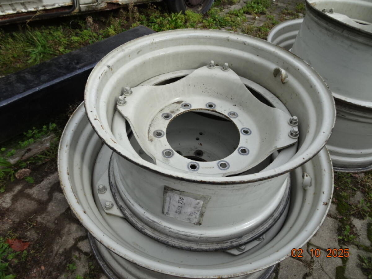 Verkaufe 4 Valtra-Felgen 3