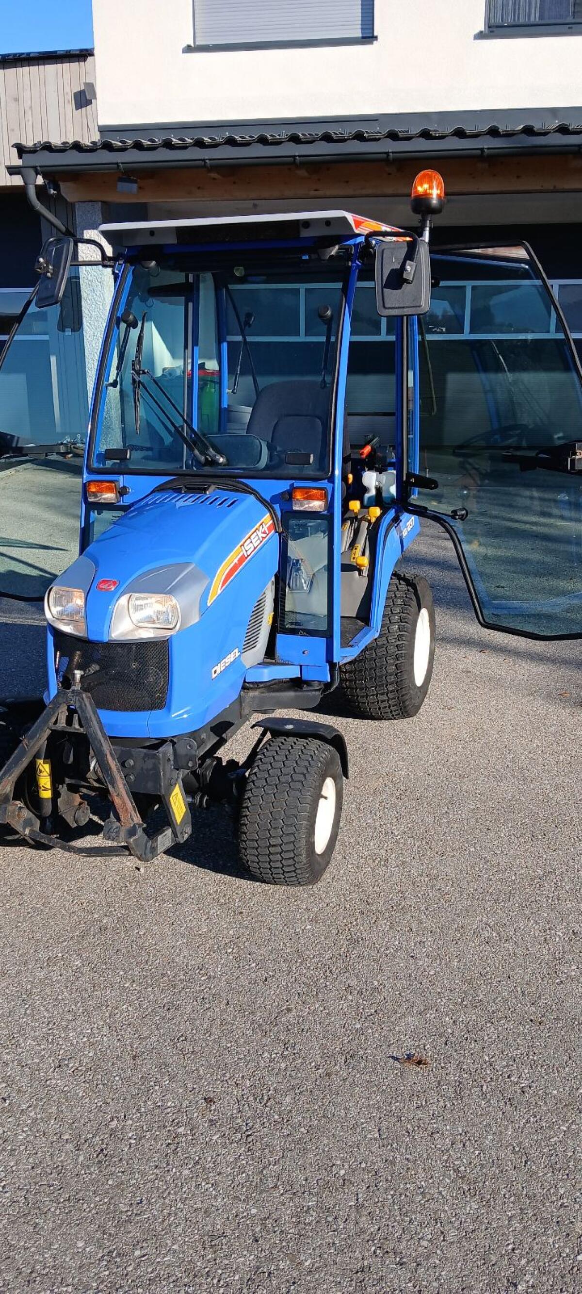 Iseki TXG 237 Allrad 217 Bstd. Kleintraktor Winterdienst 2