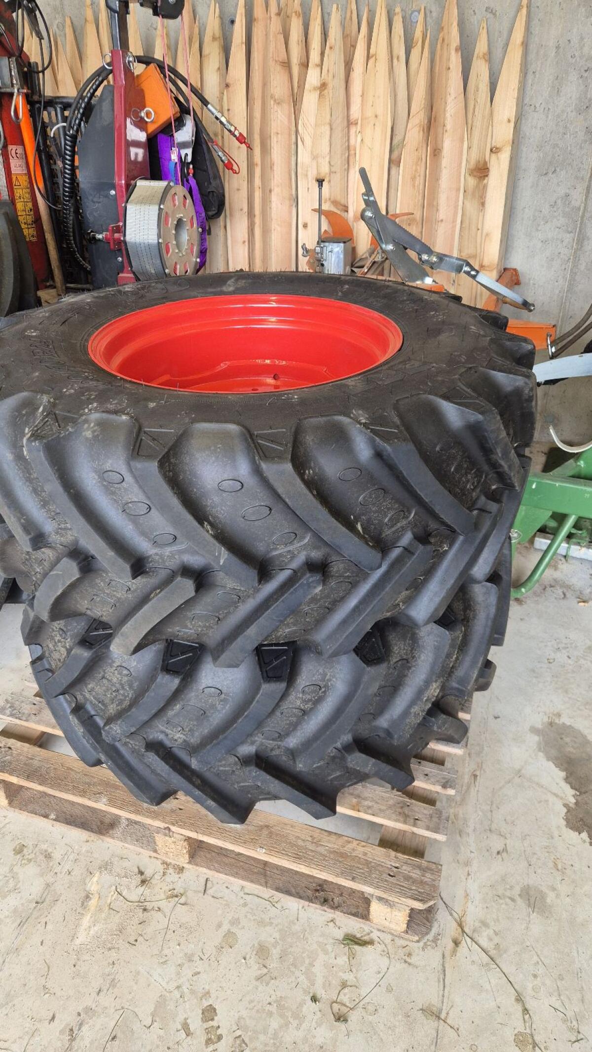 BKT Agrimax 420/70 R24 Kompletträder 1