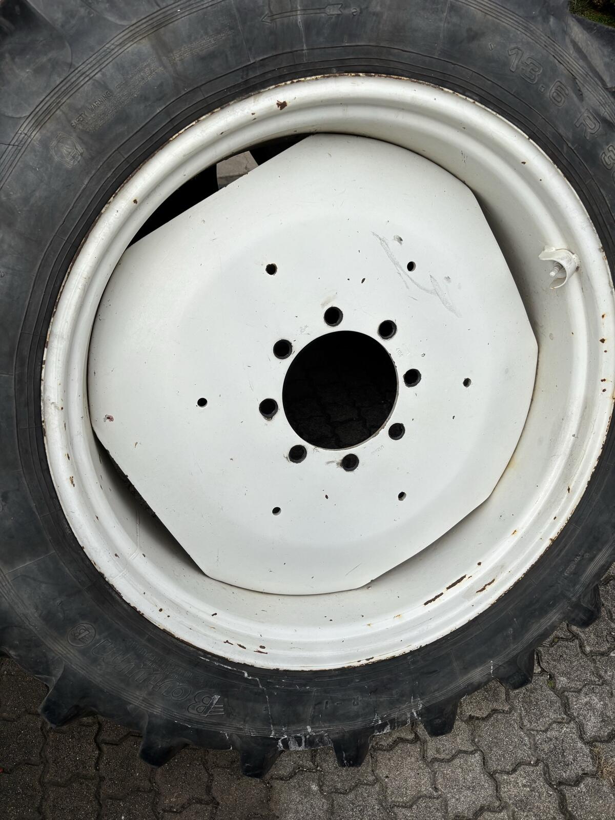 Kompletträder 13.6 R36 1