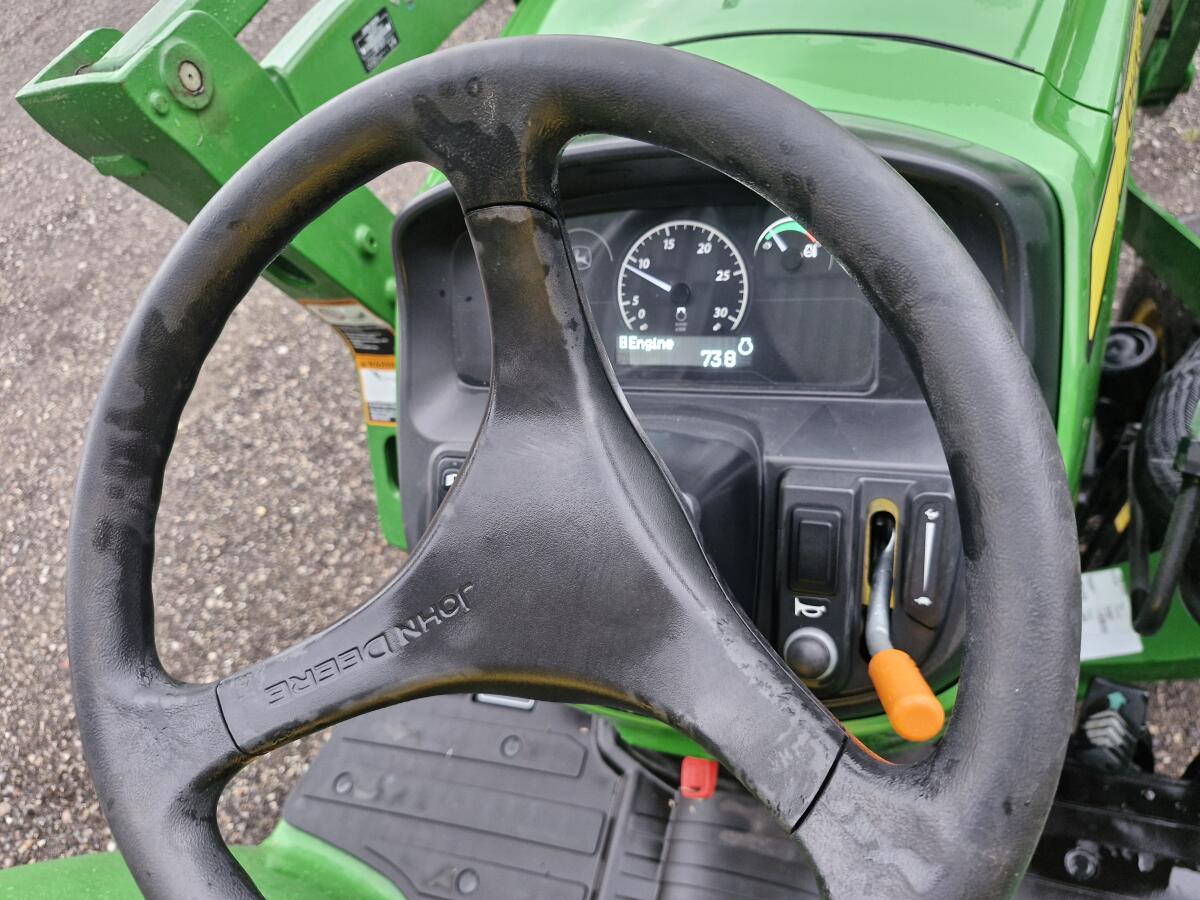 John Deere 3038E mit Frontlader Kommunaltrecker Kleintraktor 3