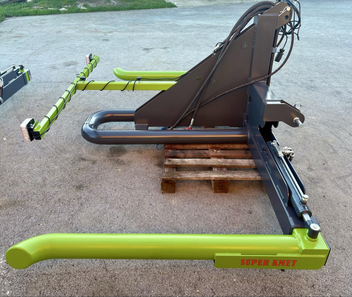 Hydraulische Ballengabel mit Beleuchtung 2