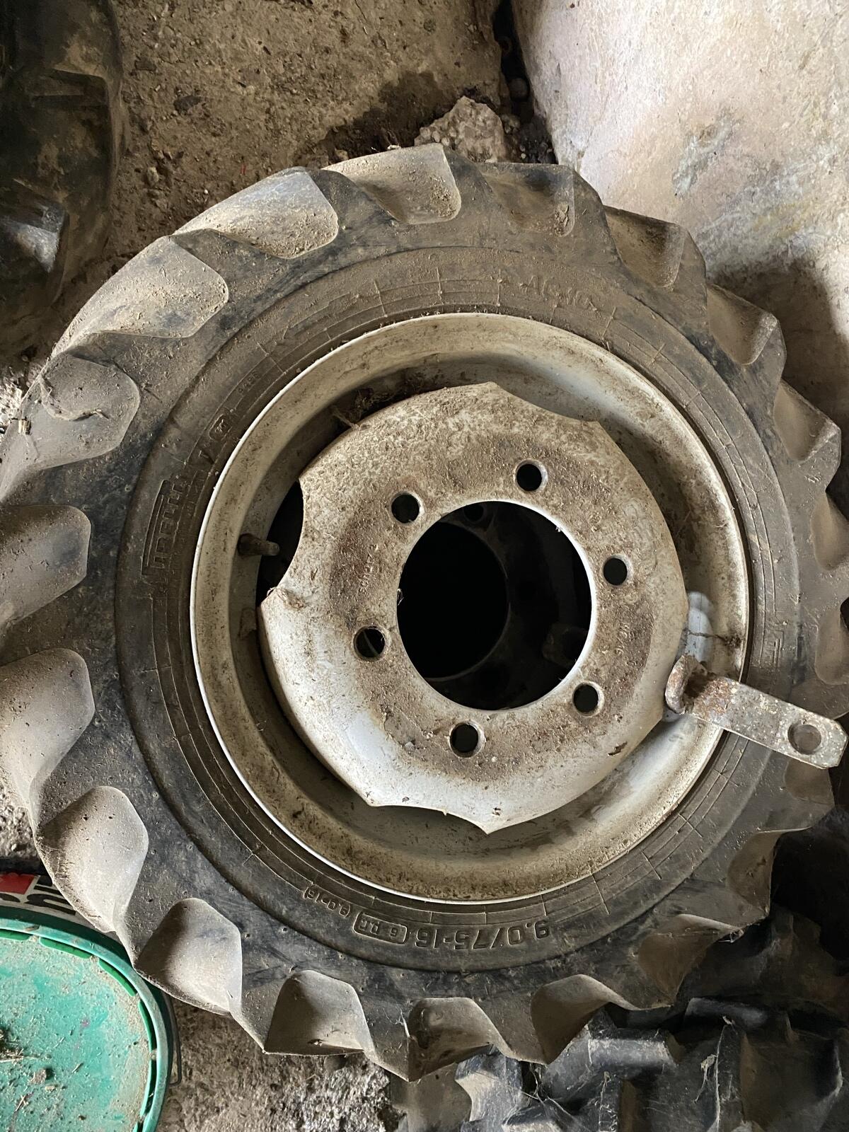 Reifen vom Reform Muli 150, Zwillingsreifen 1