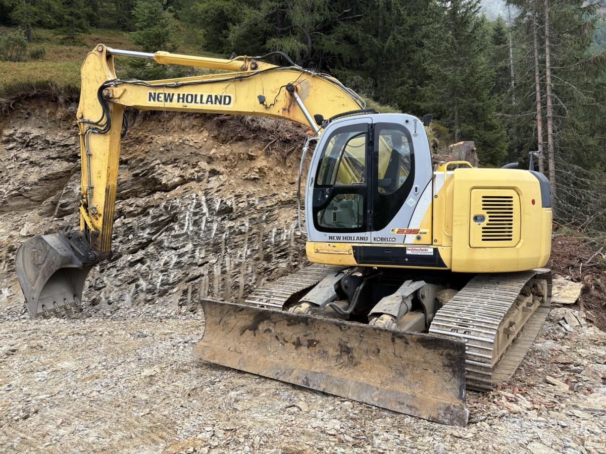 New Holland Kobelco E235SR 3
