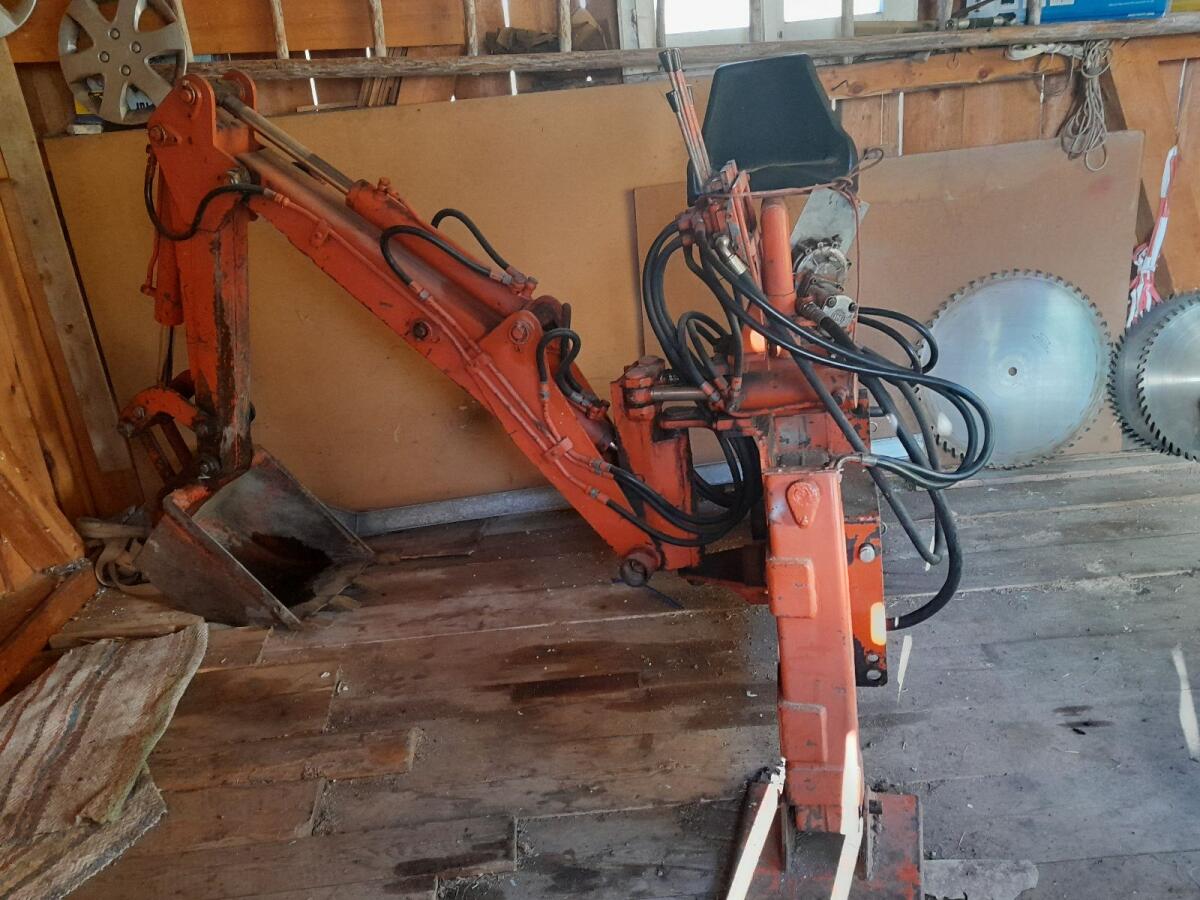 Verkaufe ein Heckbagger, hydraulisch Füße auszufahren 2