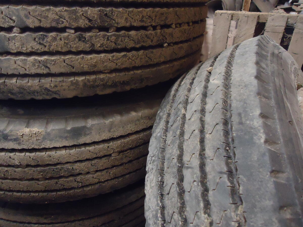 Tiefladerreifen 205/80R15 3