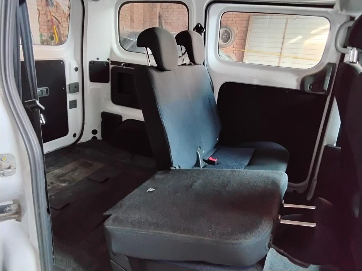 Nissan NV200 2