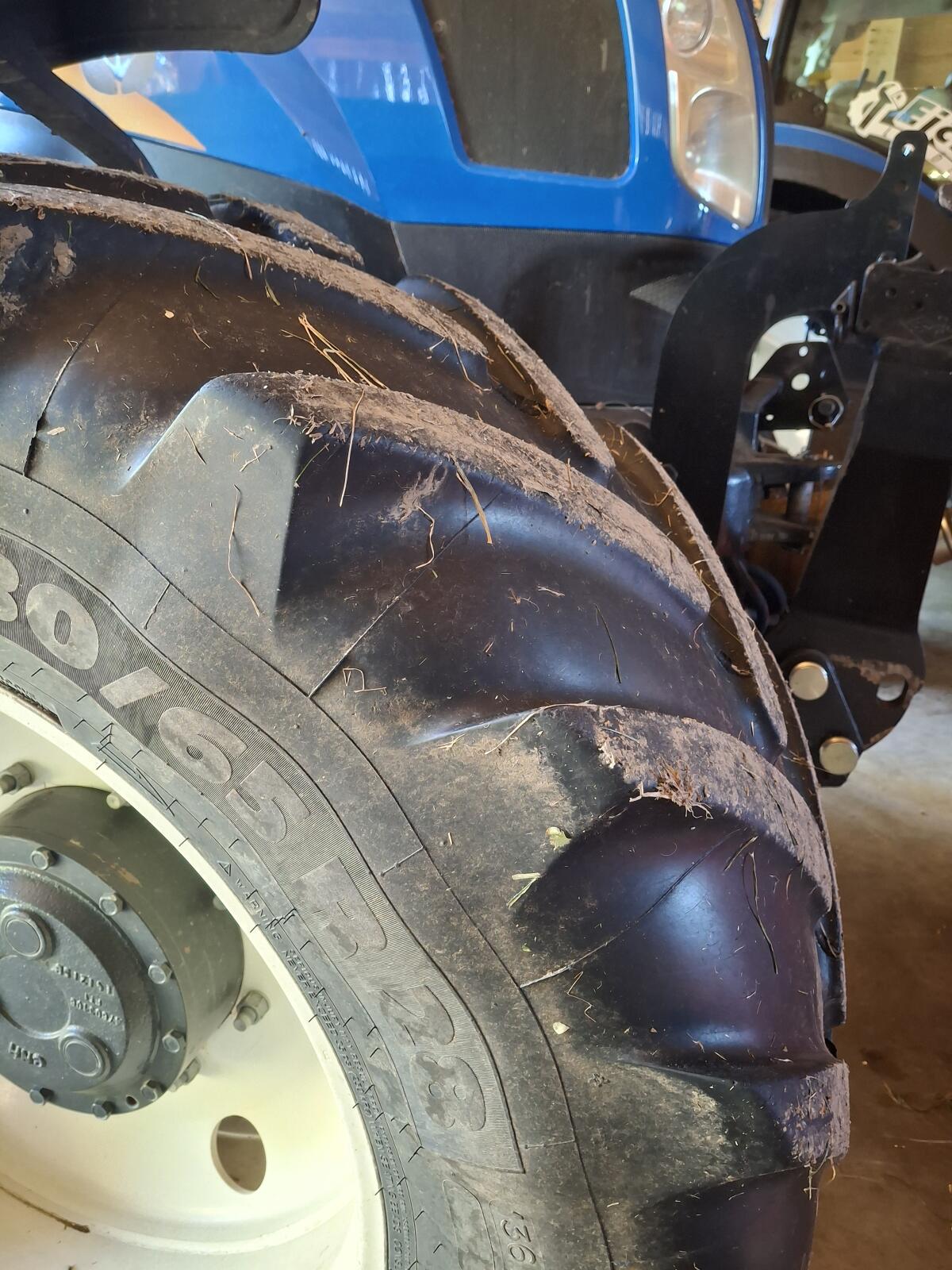 Reifen mit Felgen 2 Stk. 480/65R28 2