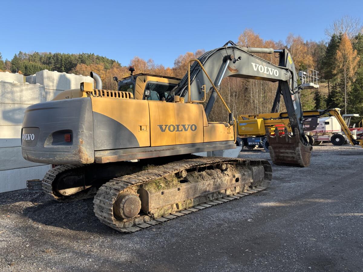 Kettenbagger Volvo EC240BLC 2