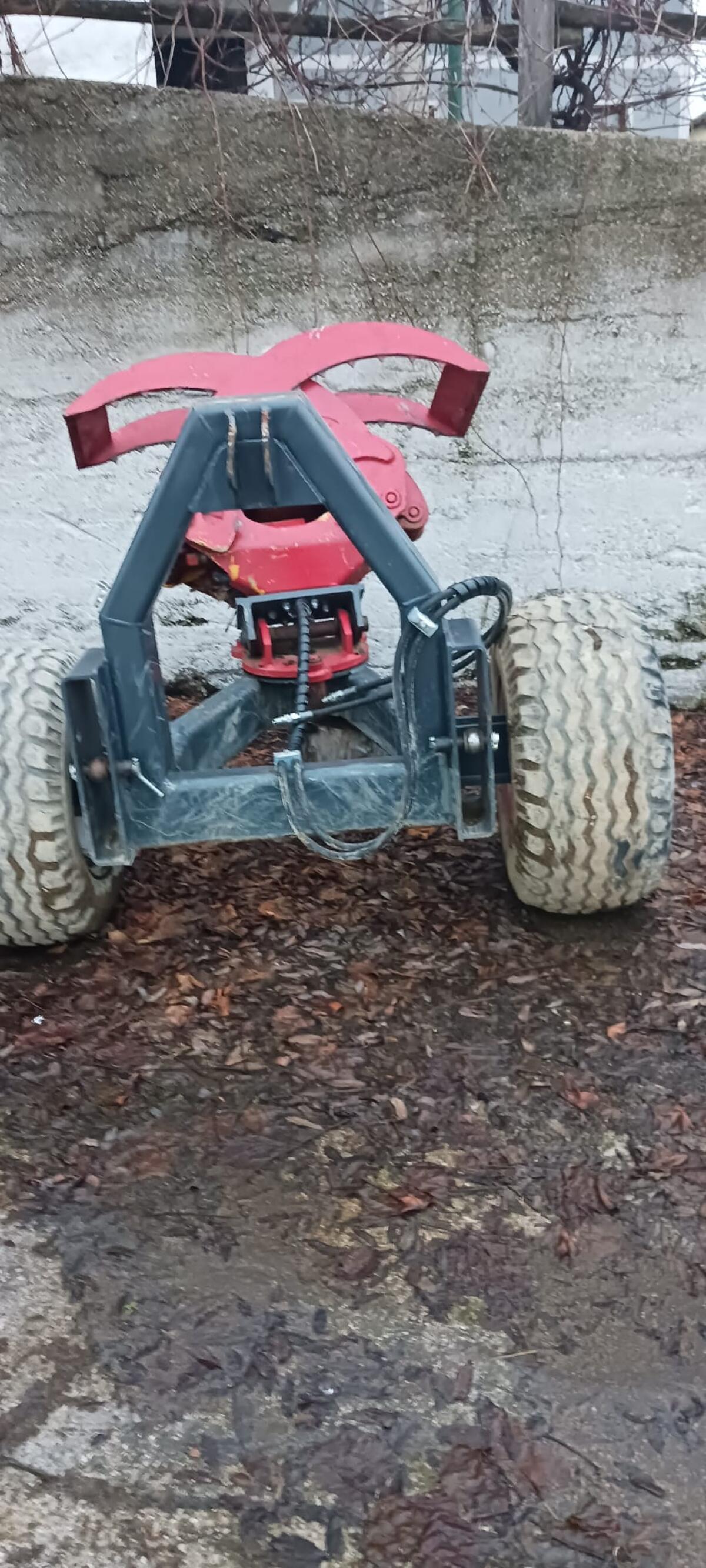 Verkaufe Dreipunkt-Klemmbank mit Achse 2