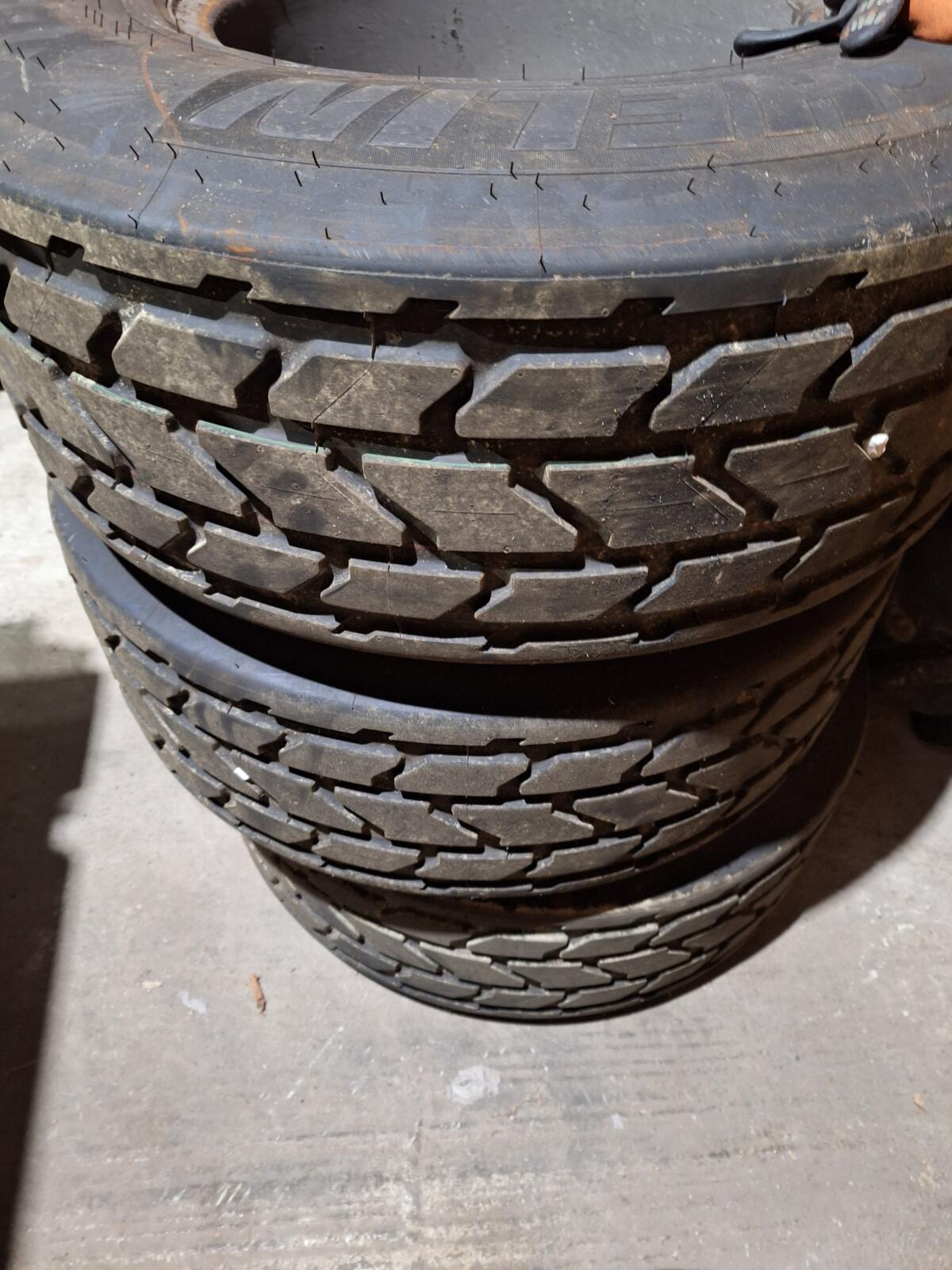 Reifen mit Felgen 340/65 R18 1