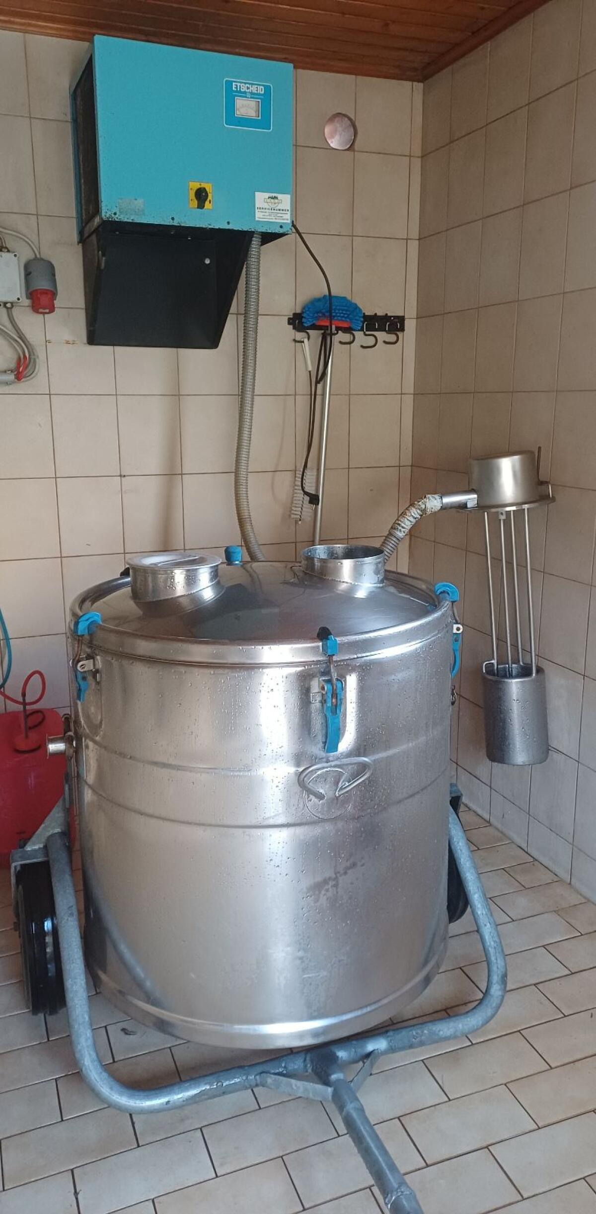 Milchtank 300 l mit Transportwagen inkl. Kühlung 2