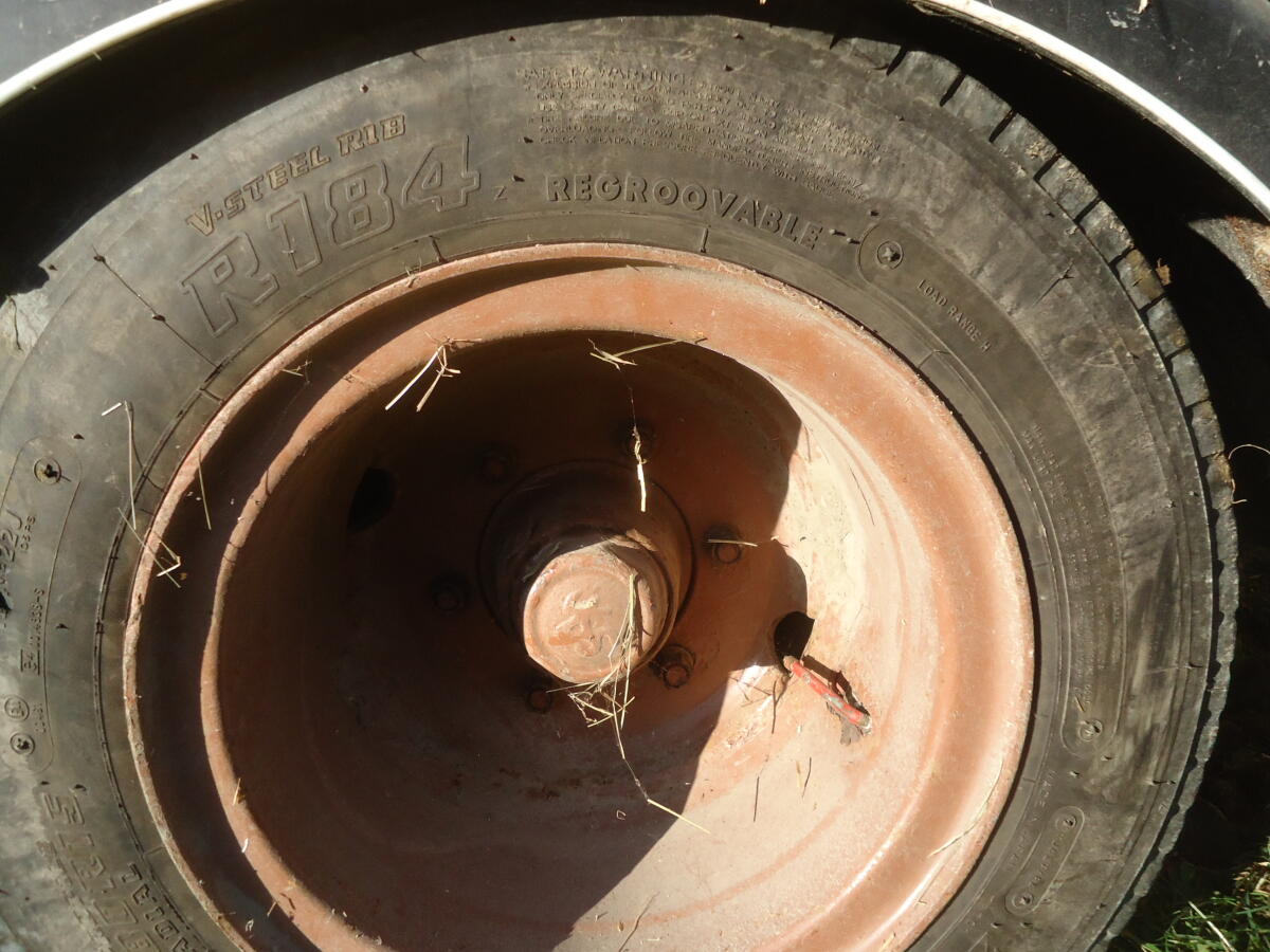 Tiefladerreifen 205/80R15 2