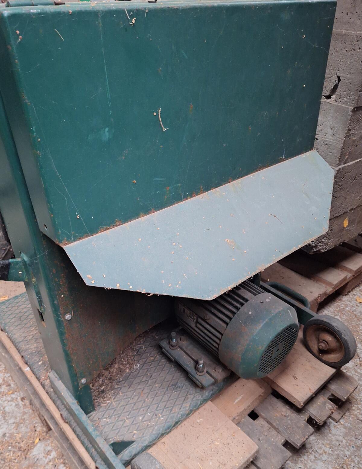 Verkaufe Christbaumspitzmaschine 2