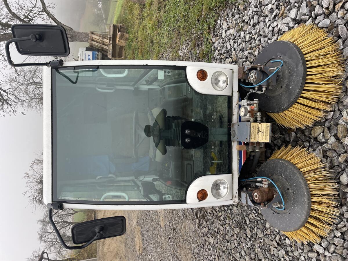 Kehrmaschine/Selbstfahrer Dulevo 850 2