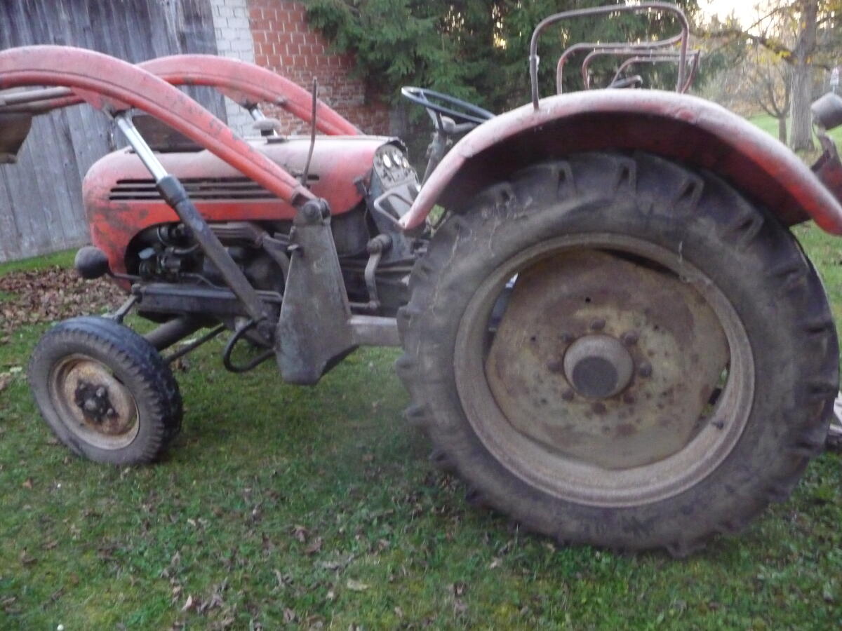 Steyr 288 mit Frontlader und Heckgewicht 45 PS/33 kW 2