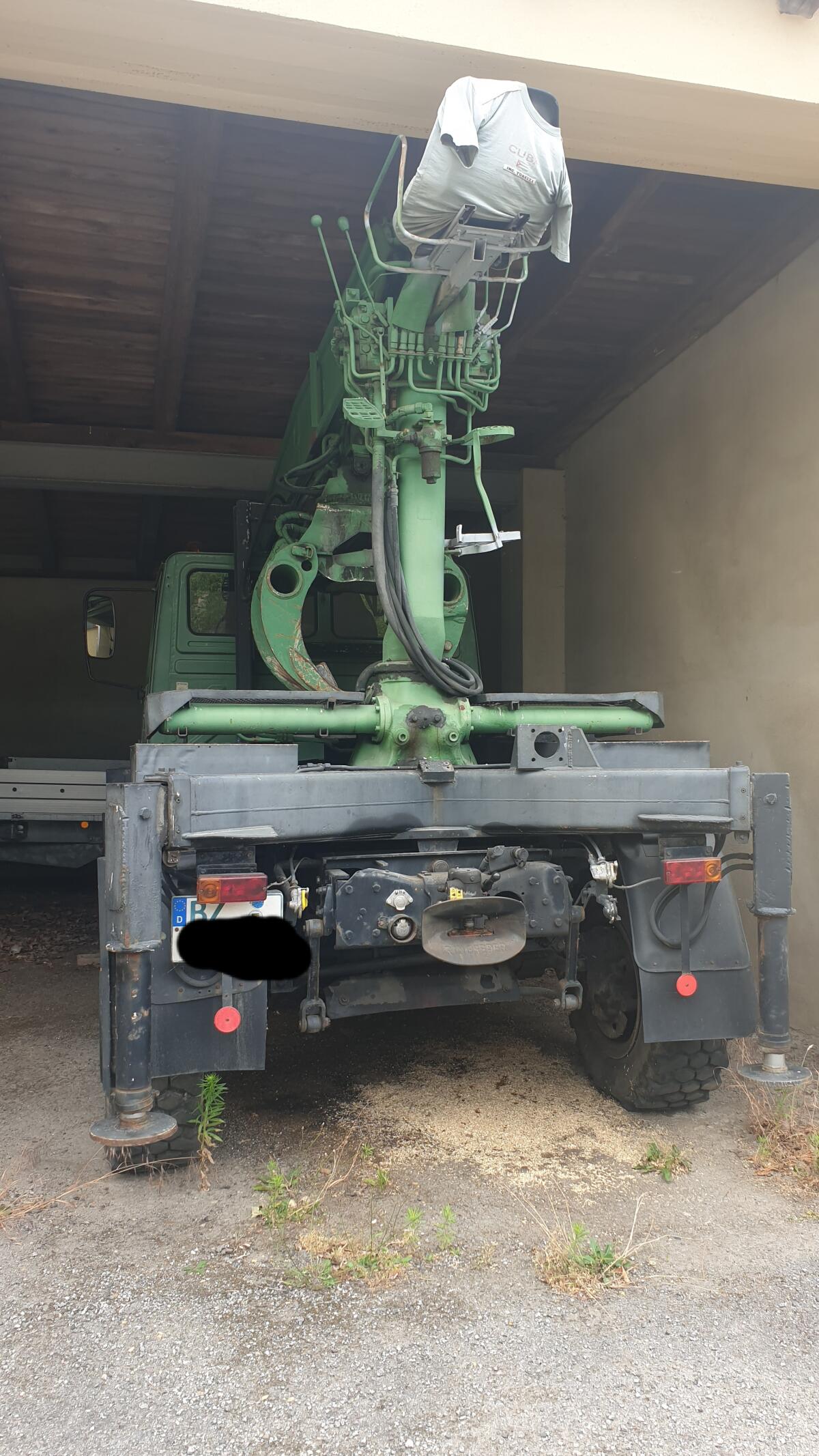 Unimog U 1700 4x4 mit Ladekran 2