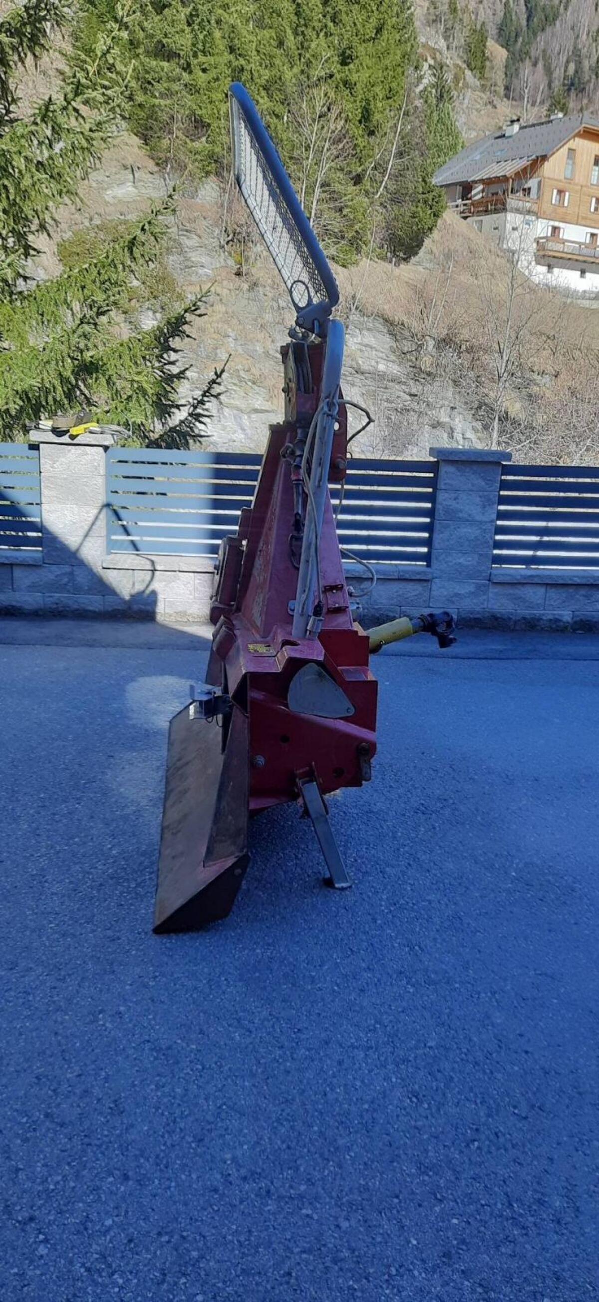 Tajfun EGV-65 AHK mit Funk 2