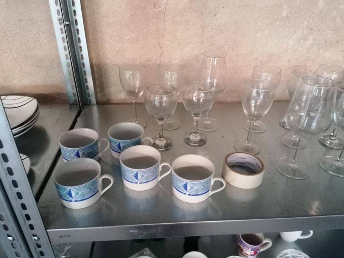 Teller, Gläser, Schalen, Tassen 3