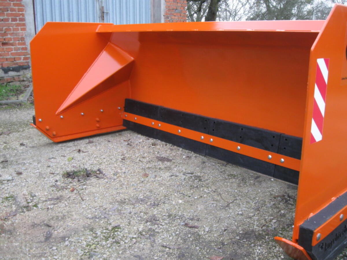 Pług do śniegu, odśnieżania parkingów dużych powierzchni 2