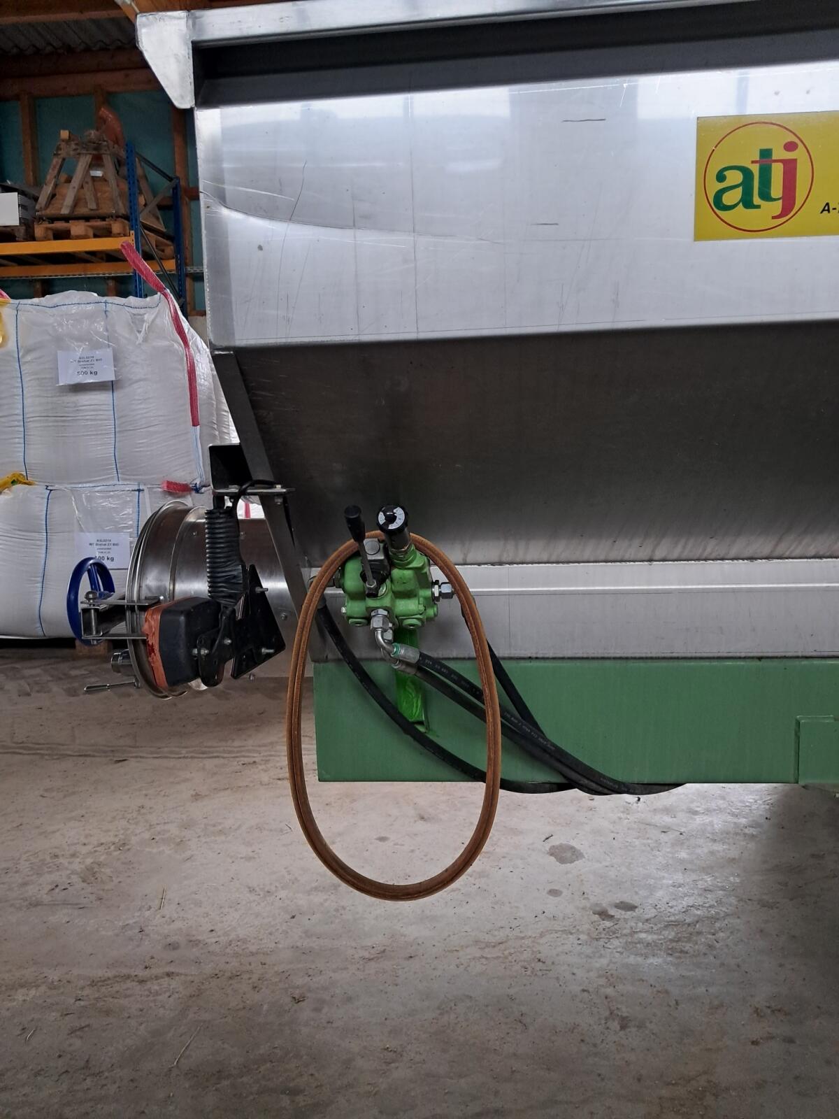 Verkaufe 3.000 l Lesewagen 2