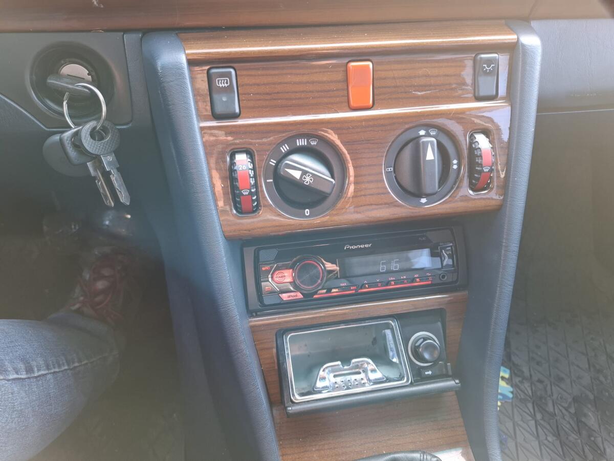 Kultauto: Mercedes Benz 200E 3