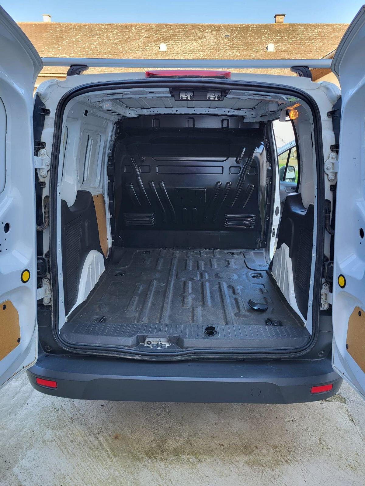Ford Transit Connect 1